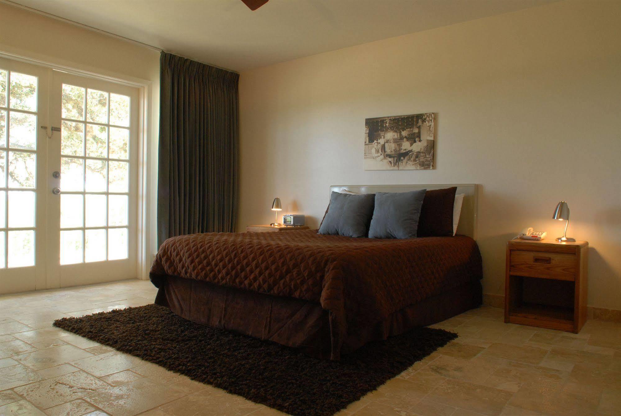 Hillside Boutique Hotel Castroville Eksteriør bilde