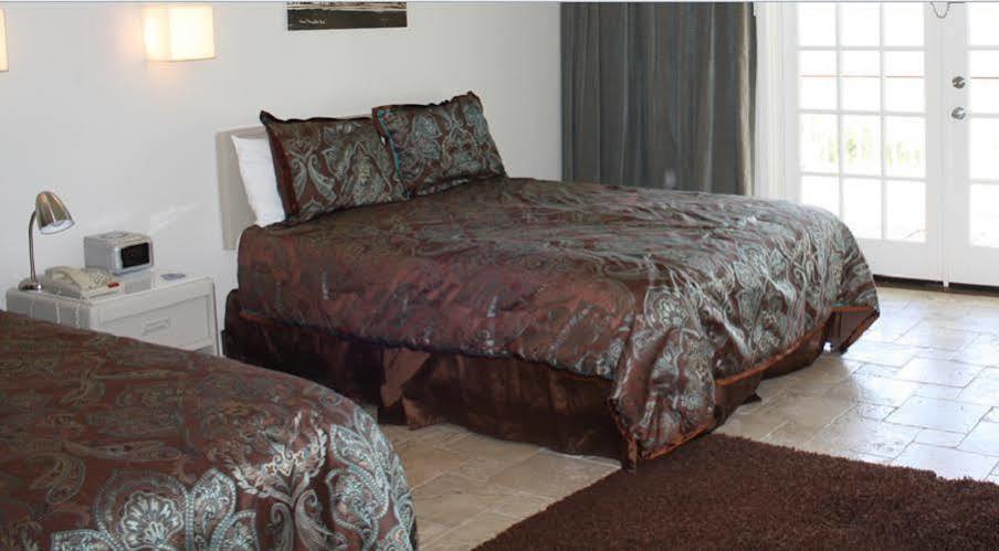 Hillside Boutique Hotel Castroville Eksteriør bilde